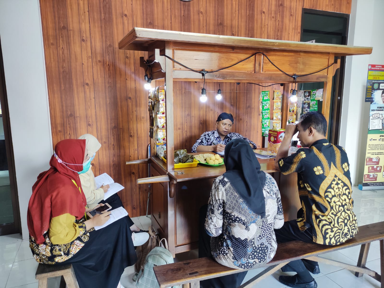 ANGKRINGAN MAMA SYANTIKA KECAMATAN TRENGGALEK